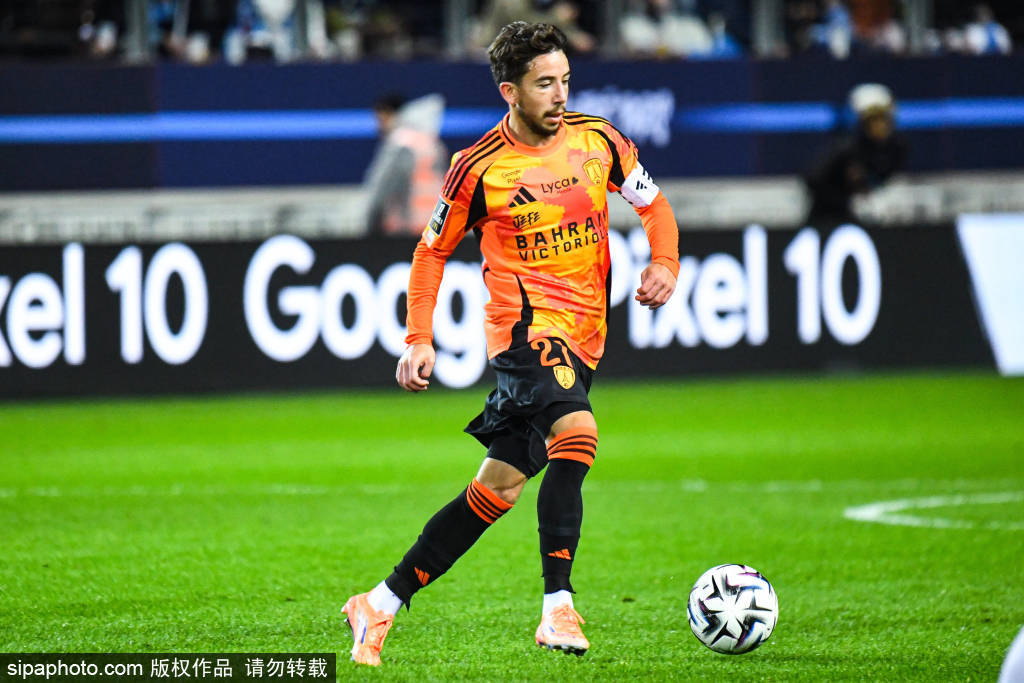 巴萨对阵埃尔切大名单解析：莱万与奥尔莫回归，佩德里与拉菲尼亚缺席的影响